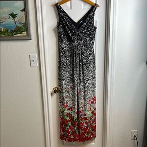 Black and White Sleeveless V-Neck Sheath Maxi Dress